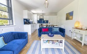 6 Oystercatcher Court